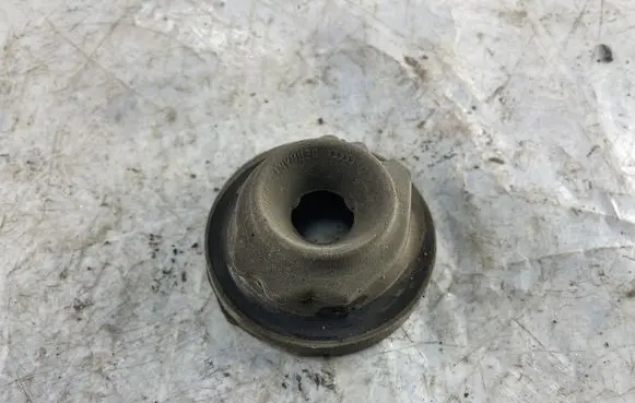 Volkswagen Polo IV 9N3 Rear coil spring rubber mount 1J0512149 1J0512149B