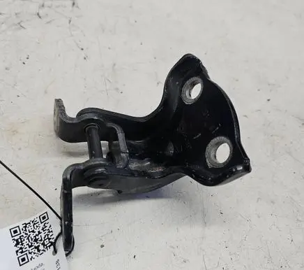 Opel Antara Rear door lower hinge