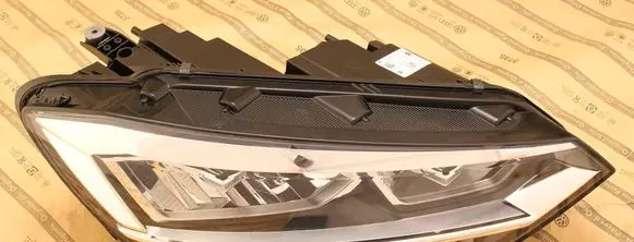 Volkswagen Touran III Headlight/headlamp 5TB941036B