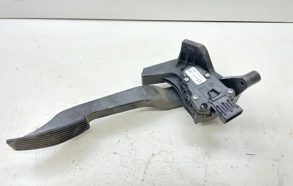 Opel Tigra B Accelerator throttle pedal 9129423CL 9129423