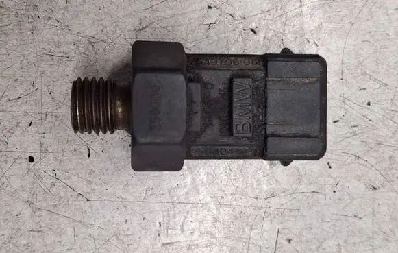 BMW 1 E81 E87 Oil pressure sensor 754979606 156804
