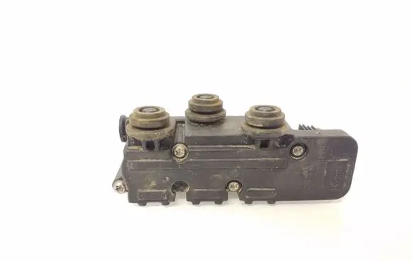 Land Rover Discovery 3 - LR3 Air suspension valve block RVH000055