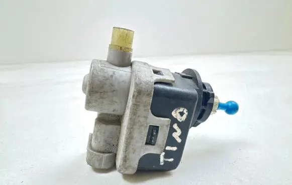 Headlight level adjustment motor