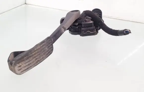 Volvo S60 Accelerator throttle pedal 30636004