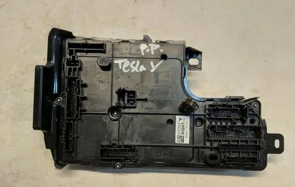 Tesla Model Y Comfort/convenience module 1657650-30-B-JLK01
