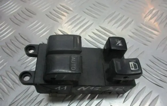 Nissan Almera N16 Electric window control switch