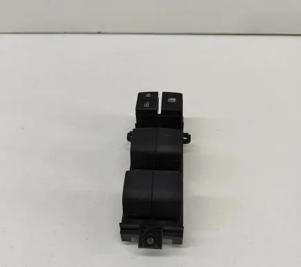 Toyota Yaris Cross Electric window control switch 840400D030