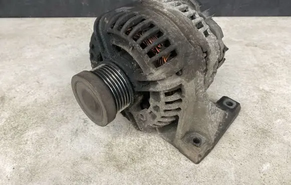 Volvo XC90 Generator/alternator 30658085