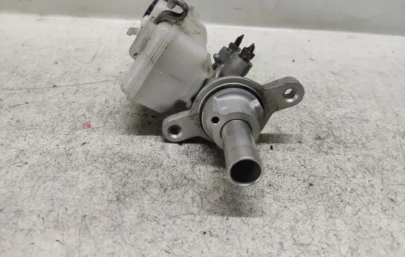Toyota Verso Master brake cylinder 03723A640 2354301