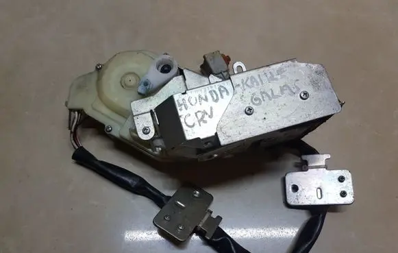 Honda CR-V Rear door lock