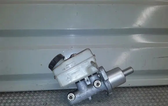 Mercedes-Benz B W245 Master brake cylinder A1694300202