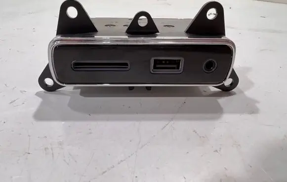 Dodge Durango III USB socket connector 61571C