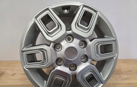 Hyundai Staria R17 alloy rim 