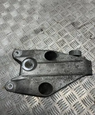 BMW 6 F12 F13 Engine mounting bracket 6781227