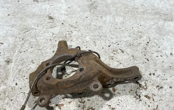 Nissan X-Trail T31 Front wheel hub spindle knuckle
