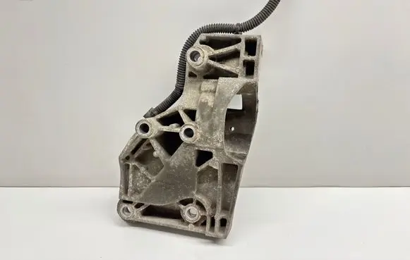 Opel Insignia A Generator/alternator bracket 55562869