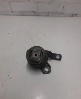 Volvo V70 Engine mount bracket