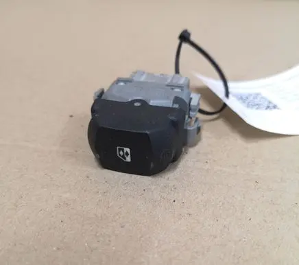 Renault Megane II Electric window control switch 28082