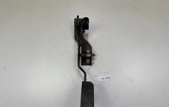 Nissan X-Trail T30 Accelerator throttle pedal 18919AM810