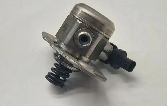 BMW 4 F32 F33 Fuel injection high pressure pump 7642466