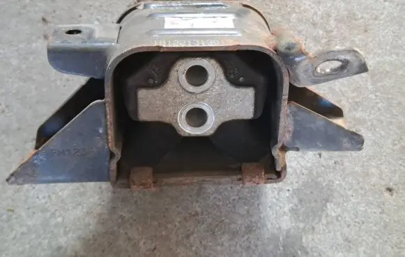 KIA Ceed Gearbox mounting bracket 21832J3000