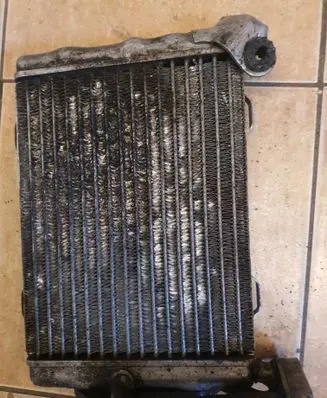 Engine oil radiator
