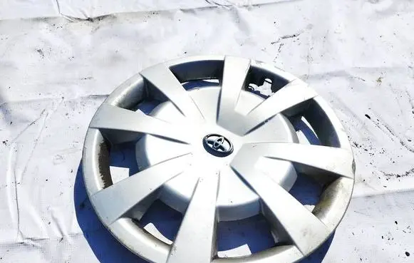 Toyota Avensis T270 R16 wheel hub/cap/trim 4260205140