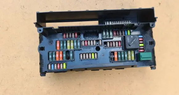 BMW 5 F10 F11 Fuse module 9252815 925281501