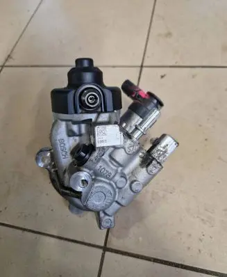BMW 5 G30 G31 Fuel injection high pressure pump 8511626 0445010768
