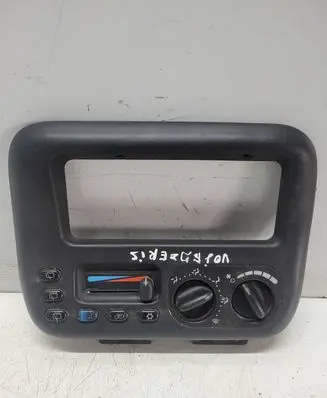Chrysler Voyager Climate control unit P04677935AB