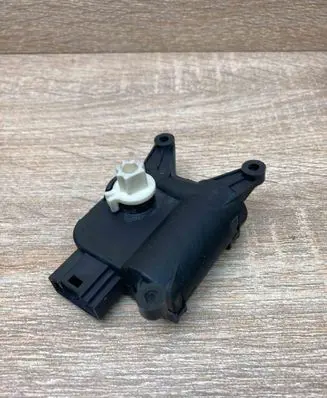Volkswagen Jetta VI Air flap motor/actuator 1K0907511 0132801345