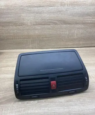 Skoda Octavia Mk2 (1Z) Dash center air vent grill 1Z0820951