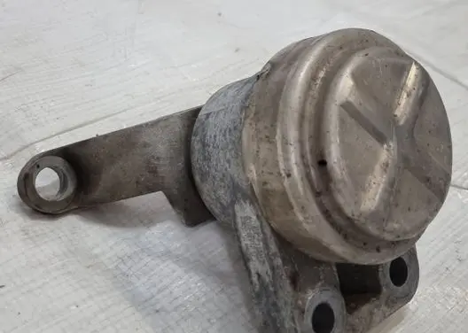 Engine mount bracket