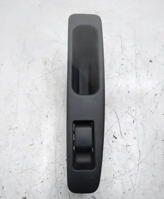 Nissan Qashqai Electric window control switch 82950JD000