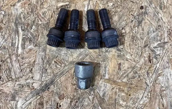 Porsche Macan (95B) Nuts/bolts WHT006978