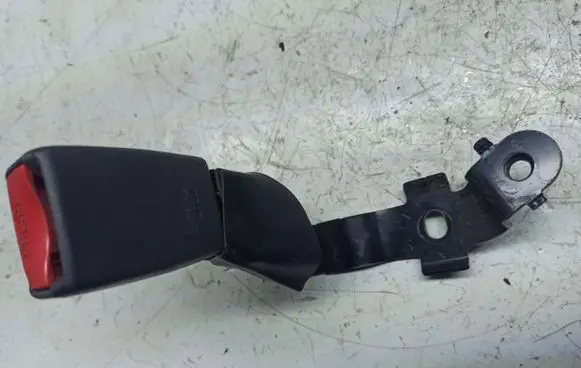 Toyota Avensis T250 Rear seatbelt buckle