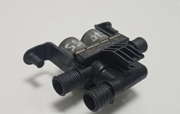 BMW X5 E70 Coolant heater control valve 6910544 120310 1147412