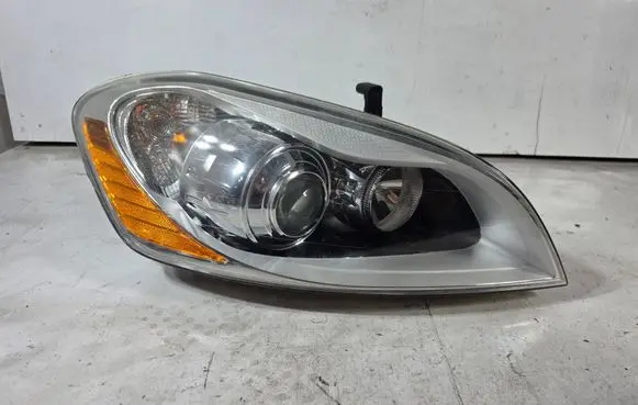 Volvo XC60 Headlight/headlamp 30763138 89902827