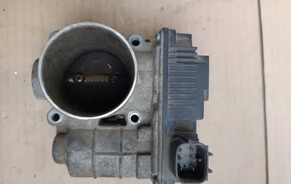 Nissan Primera Throttle valve
