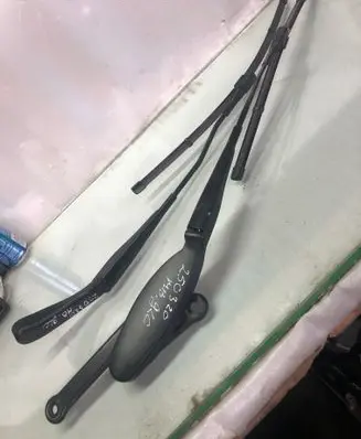 Mercedes-Benz GLC X253 C253 Front wiper blade arm A2538200244