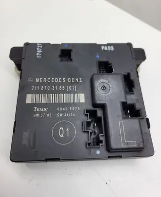 Mercedes-Benz E W211 Door control unit/module 2118703185