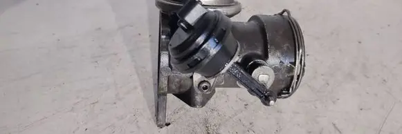 Volkswagen Touareg I EGR valve 070128043 300413043