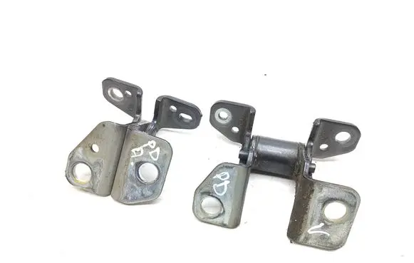 Chrysler Pacifica Front door hinge set M120038
