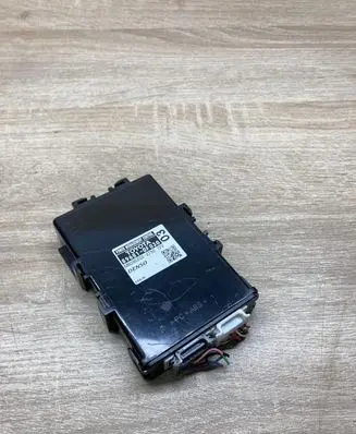 Toyota Avensis T270 Power management control unit 896810F030 MB2850002730
