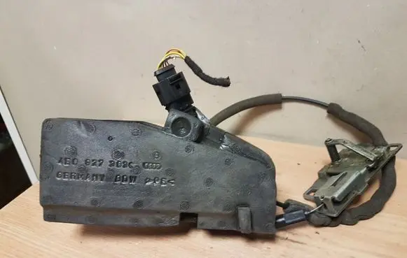 Audi A8 S8 D3 4E Tailgate/trunk/boot lock/catch/latch 4E0827383C