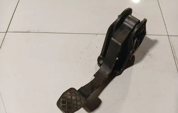 Skoda Octavia Mk2 (1Z) Clutch pedal 1K1721059CH