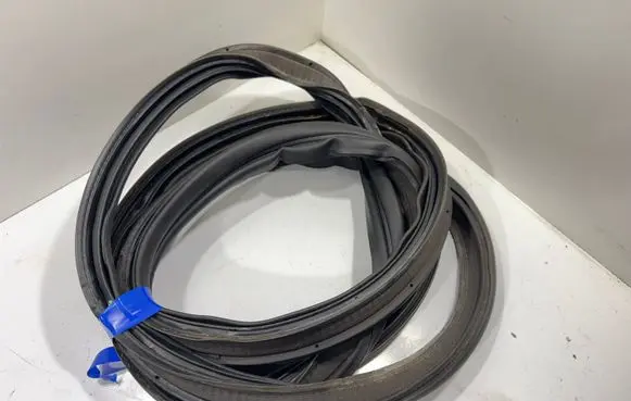 Dodge Durango III Trunk rubber seal (body) 
