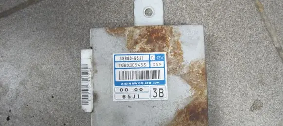 Suzuki Grand Vitara I Steering rack control module 3888065J1