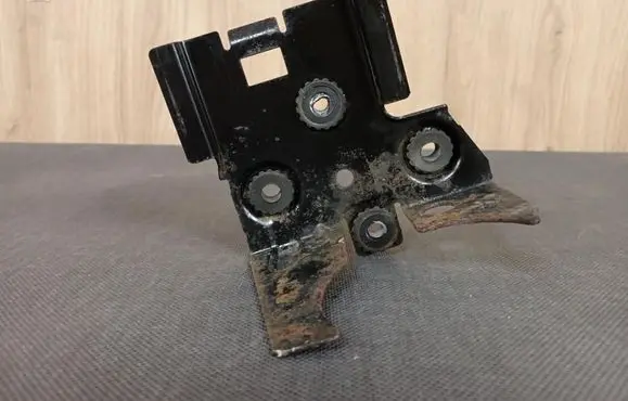 Citroen DS5 ABS pump bracket 