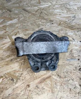 Volvo V50 Engine mount bracket